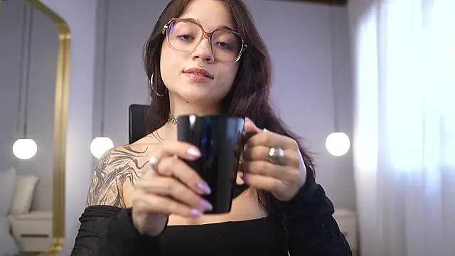 Snapshot of Charlotte_Rossee chatting on 05-12-26, 02:03 Charlotte Rossee online show from 05-12-26, 02:03