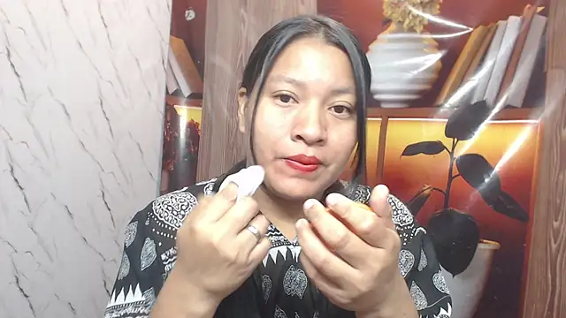Snapshot of Sol_vannesa chatting on 05-18-26, 11:43 Sol vannesa online show from 05-18-26, 11:43