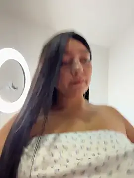 Snapshot of -Lorelain- chatting on 05-06-26, 11:10 -Lorelain- online show from 05-06-26, 11:10