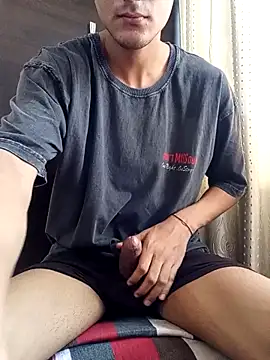 Snapshot of skinny_raj chatting on 05-19-26, 04:52 skinny raj online show from 05-19-26, 04:52