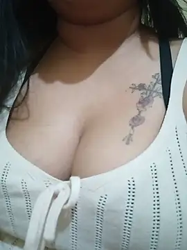 Snapshot of Rosejean chatting on 06-15-26, 04:58 Rosejean online show from 06-15-26, 04:58