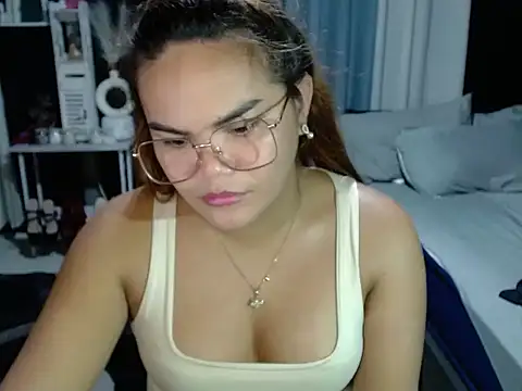 Snapshot of Kendallfoxx chatting on 06-03-26, 06:02 Kendallfoxx online show from 06-03-26, 06:02