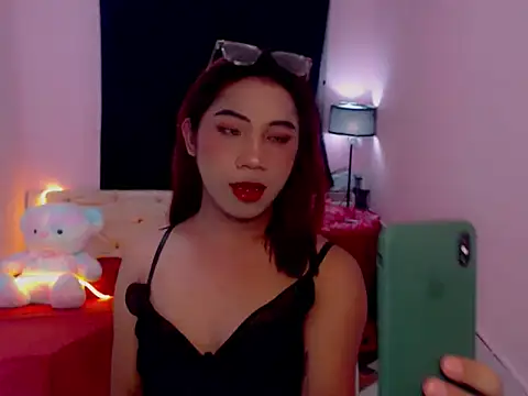 Snapshot of URsexyLylia chatting on 06-16-26, 05:37 URsexyLylia online show from 06-16-26, 05:37