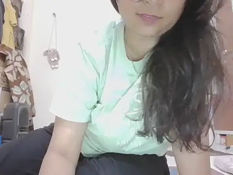 Snapshot of Aayaat__ chatting on 06-16-26, 05:37 Aayaat online show from 06-16-26, 05:37