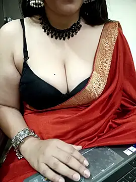 Snapshot of Aayaat__ chatting on 06-20-26, 06:16 Aayaat online show from 06-20-26, 06:16