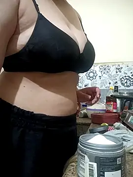 Snapshot of Aayaat__ chatting on 07-28-26, 08:43 Aayaat online show from 07-28-26, 08:43
