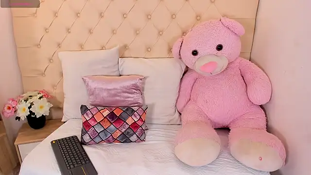 chloe rhoades online show from 06-06-26, 04:39