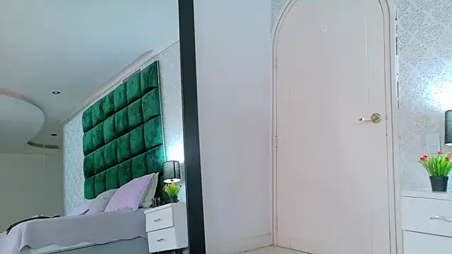 Snapshot of Elektradoll1 chatting on 05-26-26, 11:50 Elektradoll1 online show from 05-26-26, 11:50