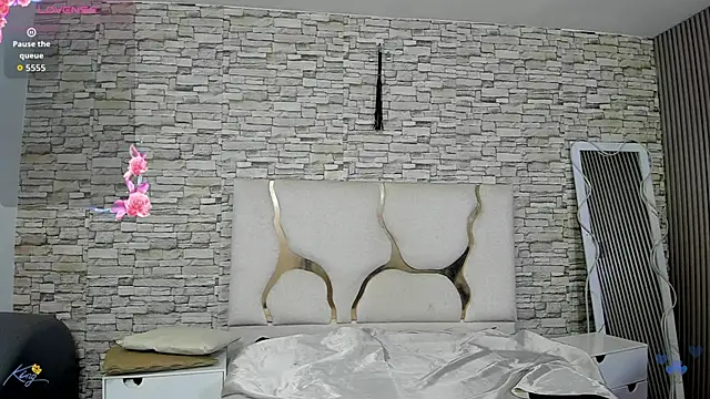 Yenn tay online show from 06-14-26, 11:45
