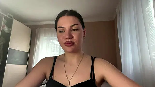 Snapshot of CrystalMuze chatting on 04-29-26, 01:48 CrystalMuze online show from 04-29-26, 01:48