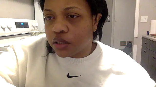 Snapshot of richierichelle chatting on 05-16-26, 02:41 richierichelle online show from 05-16-26, 02:41
