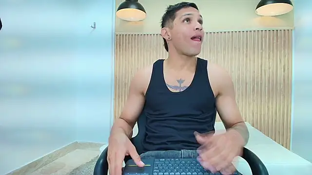 Snapshot of Brandon_Mercuri chatting on 05-08-26, 12:43 Brandon Mercuri online show from 05-08-26, 12:43