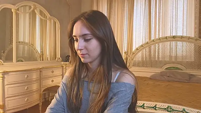 LoreCafasso online show from 04-28-26, 04:17