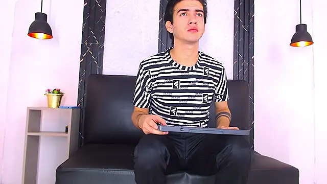 Feiccer Castquer online show from 04-27-26, 11:30