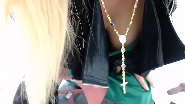 Snapshot of BlondeNatalia chatting on 06-11-26, 11:25 BlondeNatalia online show from 06-11-26, 11:25
