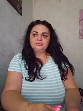 -CUTE-EVVIL- online show from 06-12-26, 07:02
