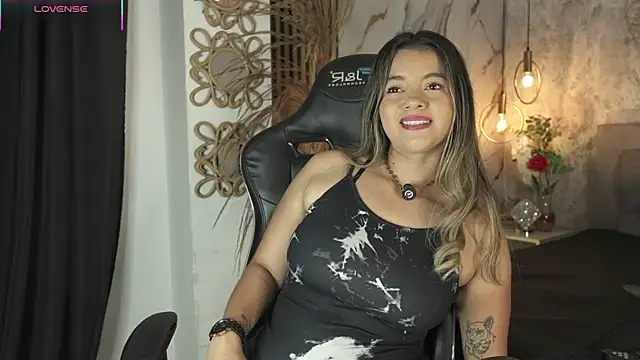 Snapshot of Leidy_2026 chatting on 05-15-26, 12:56 Leidy 2026 online show from 05-15-26, 12:56