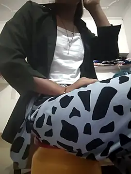 ESHA-LOVE online show from 05-04-26, 12:28