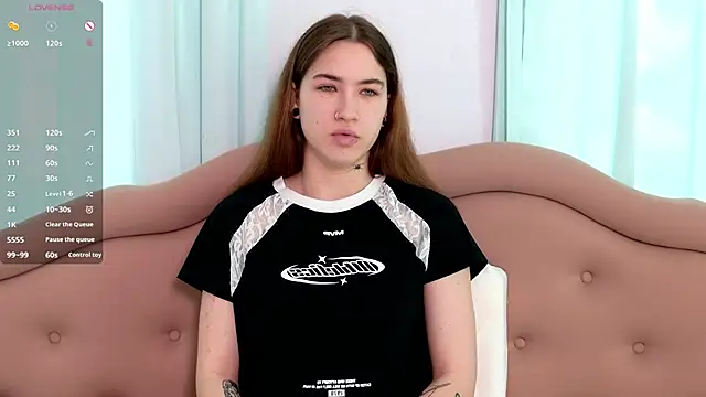 Snapshot of EvaAndLuna chatting on 06-20-26, 12:36 EvaAndLuna online show from 06-20-26, 12:36