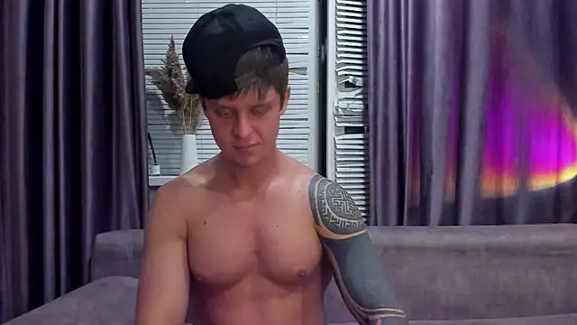 Snapshot of MarcoErra chatting on 05-29-26, 05:11 MarcoErra online show from 05-29-26, 05:11