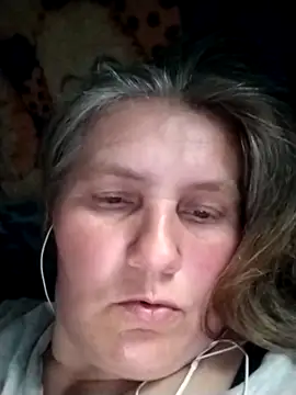 Snapshot of IrisMaris37 chatting on 05-12-26, 01:52 IrisMaris37 online show from 05-12-26, 01:52