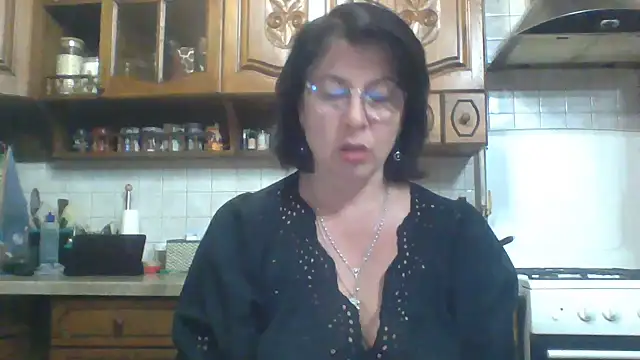 Snapshot of Fiona06 chatting on 05-21-26, 07:43 Fiona06 online show from 05-21-26, 07:43