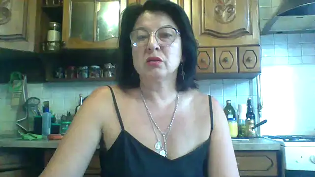 Snapshot of Fiona06 chatting on 05-25-26, 05:57 Fiona06 online show from 05-25-26, 05:57