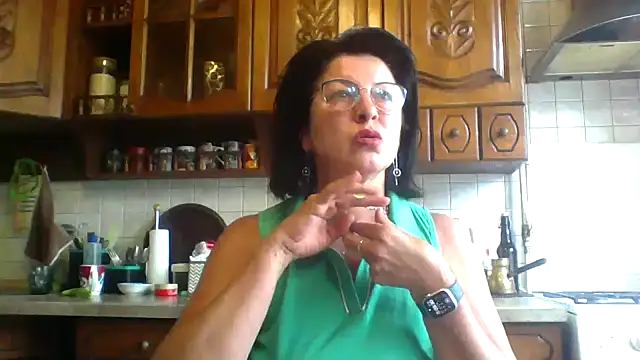 Snapshot of Fiona06 chatting on 05-26-26, 06:31 Fiona06 online show from 05-26-26, 06:31
