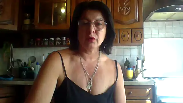 Snapshot of Fiona06 chatting on 05-29-26, 06:11 Fiona06 online show from 05-29-26, 06:11
