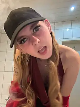 Snapshot of Lina-420 chatting on 04-30-26, 08:15 Lina-420 online show from 04-30-26, 08:15