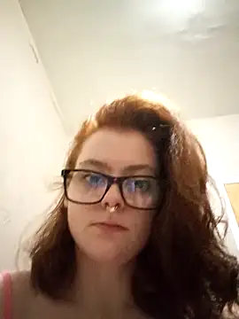 Snapshot of lolarae_xx chatting on 04-29-26, 04:05 lolarae xx online show from 04-29-26, 04:05