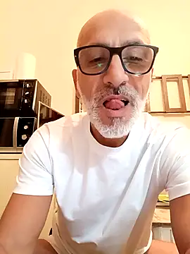 Snapshot of circusmale chatting on 05-17-26, 11:34 circusmale online show from 05-17-26, 11:34