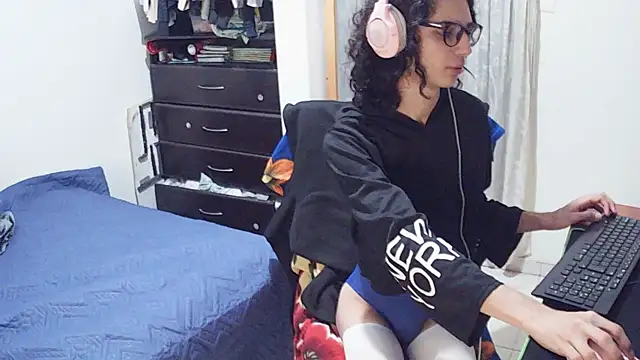 hxxyro1 online show from 04-29-26, 03:32