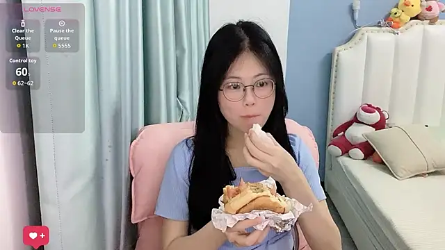 Snapshot of Luna-666 chatting on 07-02-26, 02:12 Luna-666 online show from 07-02-26, 02:12
