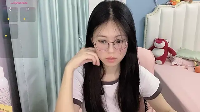 Snapshot of Luna-666 chatting on 07-12-26, 02:19 Luna-666 online show from 07-12-26, 02:19