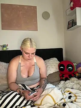 Snapshot of josi-420 chatting on 07-17-26, 06:31 josi-420 online show from 07-17-26, 06:31