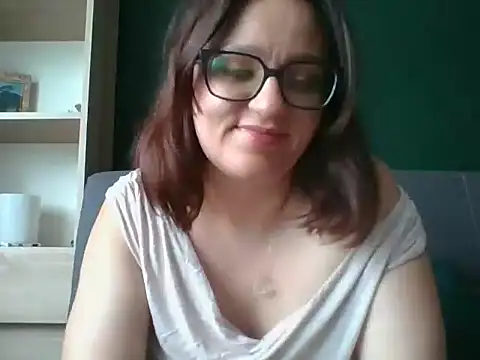 Snapshot of sensual_paris chatting on 06-18-26, 05:30 sensual paris online show from 06-18-26, 05:30