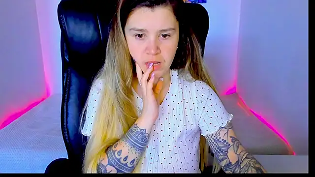 Snapshot of Natali_Secret chatting on 05-09-26, 07:46 Natali Secret online show from 05-09-26, 07:46
