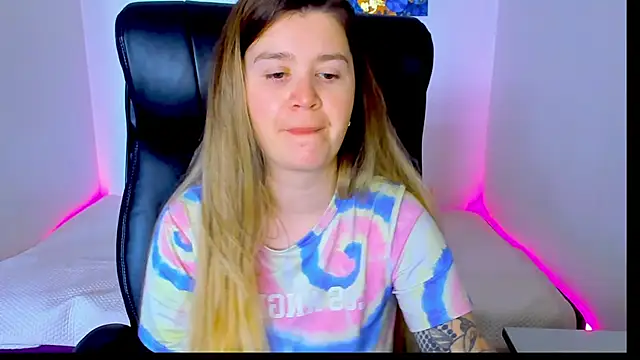 Snapshot of Natali_Secret chatting on 05-12-26, 10:23 Natali Secret online show from 05-12-26, 10:23