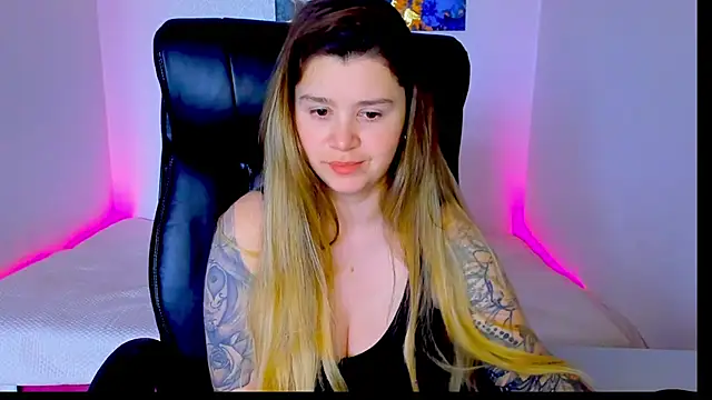 Snapshot of Natali_Secret chatting on 05-14-26, 09:49 Natali Secret online show from 05-14-26, 09:49