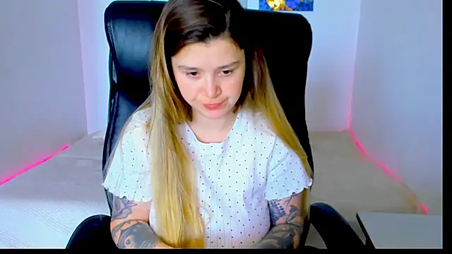 Snapshot of Natali_Secret chatting on 05-16-26, 09:50 Natali Secret online show from 05-16-26, 09:50