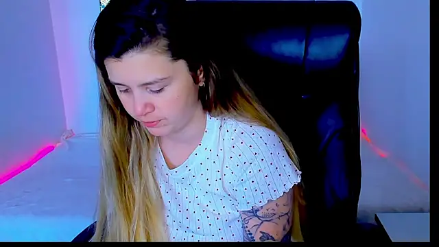Snapshot of Natali_Secret chatting on 05-28-26, 10:01 Natali Secret online show from 05-28-26, 10:01