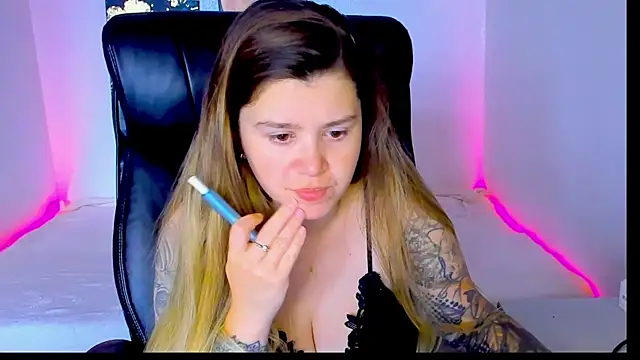 Snapshot of Natali_Secret chatting on 05-30-26, 07:27 Natali Secret online show from 05-30-26, 07:27