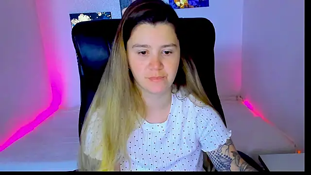 Snapshot of Natali_Secret chatting on 06-18-26, 09:47 Natali Secret online show from 06-18-26, 09:47