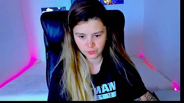 Snapshot of Natali_Secret chatting on 06-19-26, 11:03 Natali Secret online show from 06-19-26, 11:03