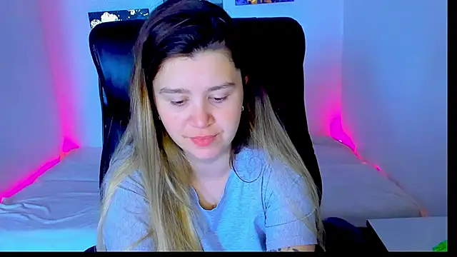 Snapshot of Natali_Secret chatting on 06-21-26, 07:22 Natali Secret online show from 06-21-26, 07:22