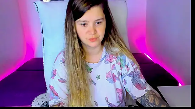 Snapshot of Natali_Secret chatting on 06-22-26, 01:19 Natali Secret online show from 06-22-26, 01:19