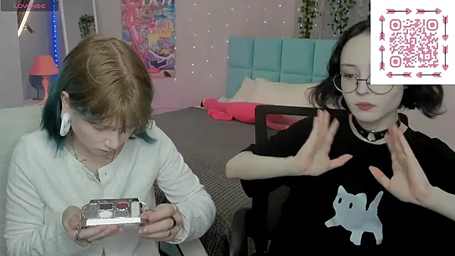 Snapshot of Lilac-Muse chatting on 05-15-26, 11:17 Lilac-Muse online show from 05-15-26, 11:17