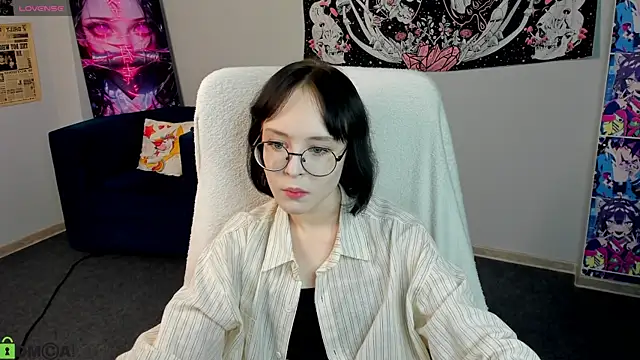 Snapshot of Lilac-Muse chatting on 06-25-26, 11:37 Lilac-Muse online show from 06-25-26, 11:37