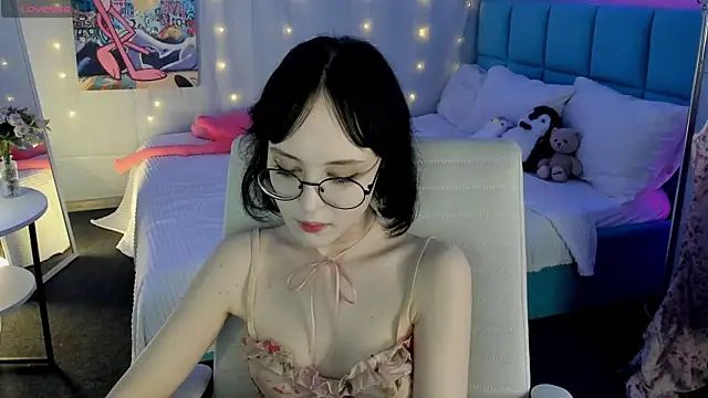 Snapshot of Lilac-Muse chatting on 06-28-26, 11:05 Lilac-Muse online show from 06-28-26, 11:05